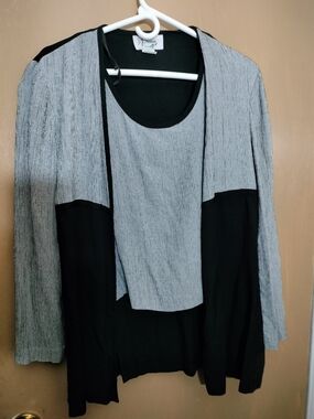 Layered Two-Tone Scoop Neck Tunic Top in Black and Light Gray